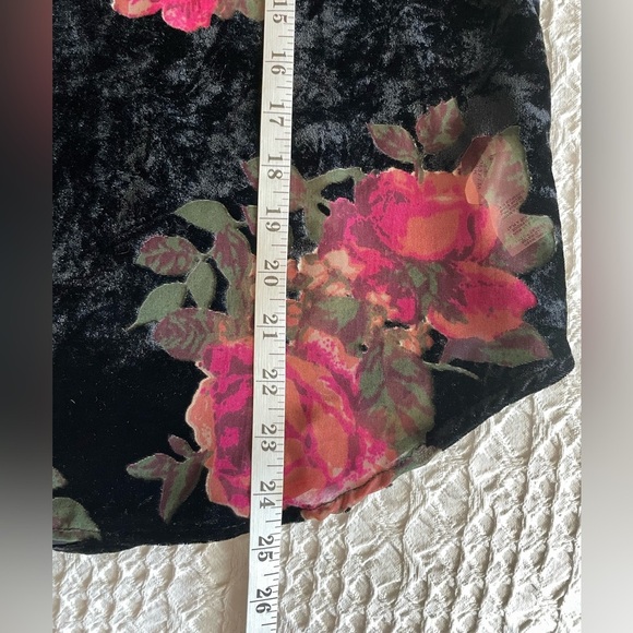 Karen Kane Black Velvet Burnout Bell Sleeve Floral Top Women’s M - Picture 12 of 13